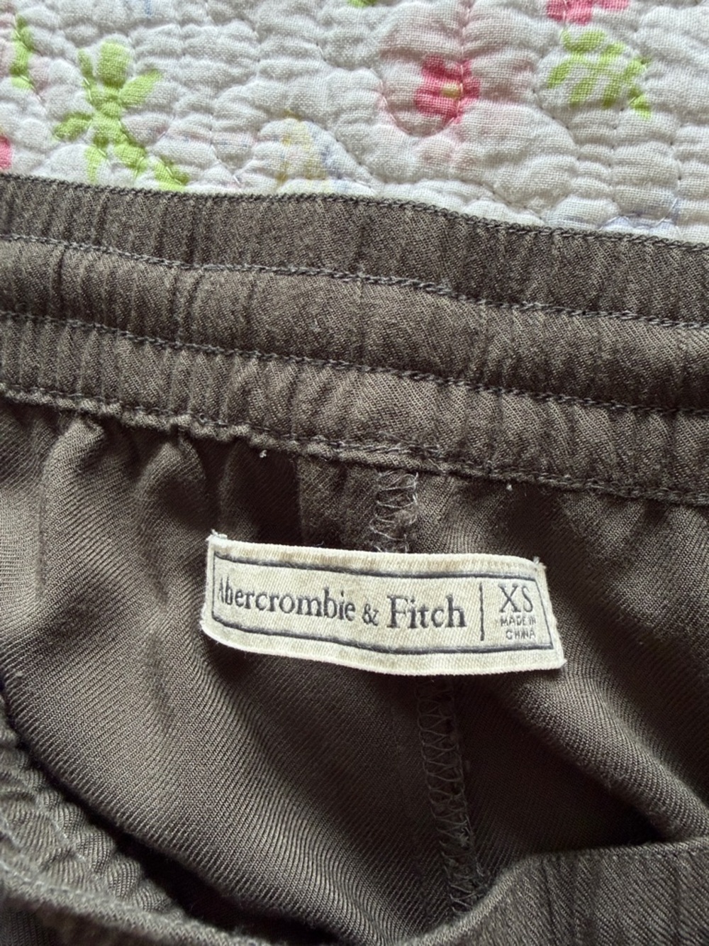 NWOT Abercrombie & Fitch Olive Green Drawstring Waist Pants - Picture 2 of 3
